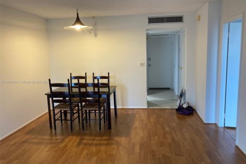 Condo in Aventura, Florida, 1 bedroom  № 1233070 - photo 12