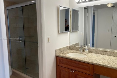 Condo in Aventura, Florida, 1 bedroom  № 1233070 - photo 15