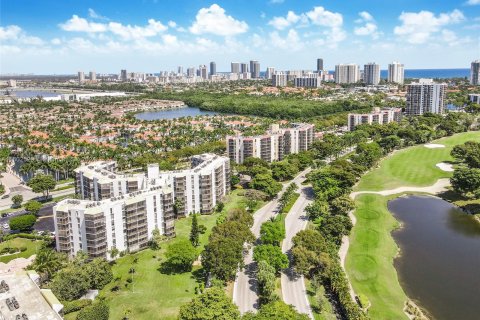 Condo in Aventura, Florida, 1 bedroom  № 1233070 - photo 5