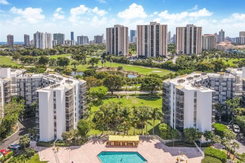 Condo in Aventura, Florida, 1 bedroom  № 1233070 - photo 1