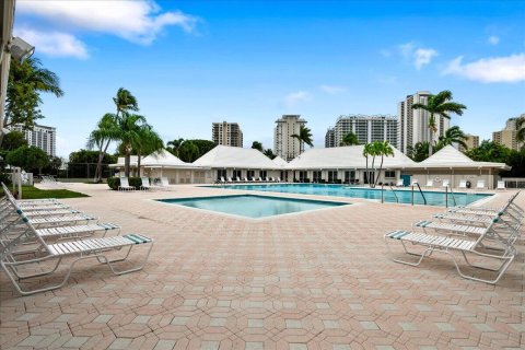 Condominio en venta en Riviera Beach, Florida, 2 dormitorios, 106.19 m2 № 1127732 - foto 1