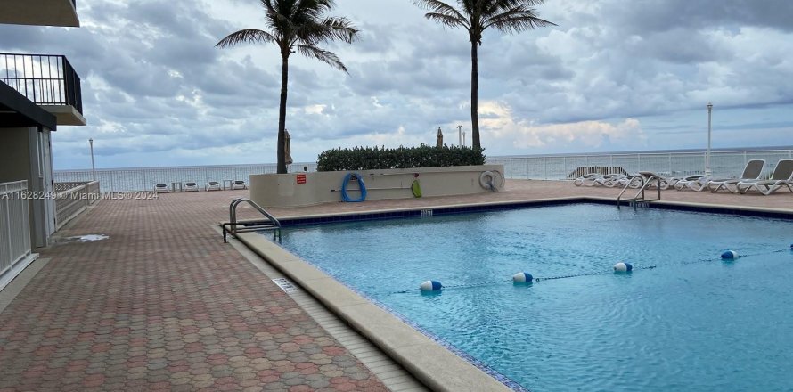 Condo in Palm Beach, Florida, 2 bedrooms  № 1282841