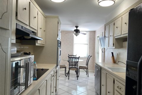 Condo in Palm Beach, Florida, 2 bedrooms  № 1282841 - photo 13