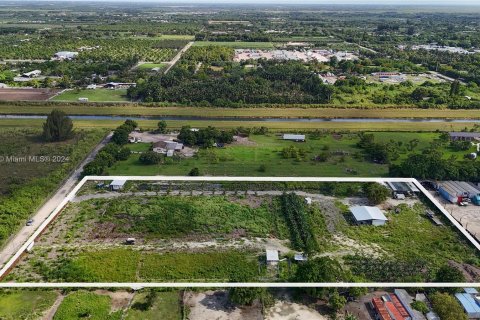 Propiedad comercial en venta en Miami, Florida № 1282886 - foto 7