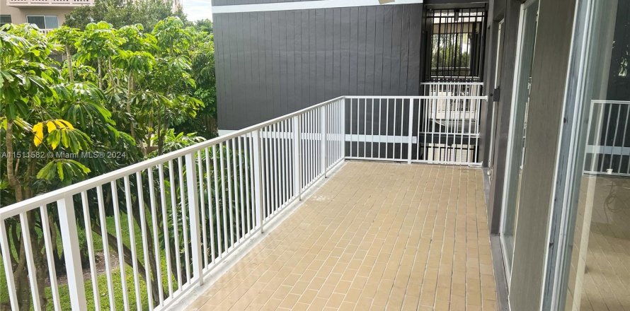 Condo in Hollywood, Florida, 2 bedrooms  № 942390