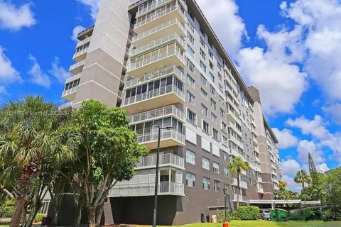 Condominio en venta en Hollywood, Florida, 2 dormitorios, 124.86 m2 № 942390 - foto 21