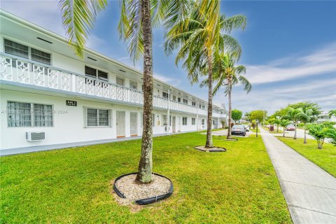 Condominio en venta en Miami Gardens, Florida, 1 dormitorio, 53.51 m2 № 1355382 - foto 15