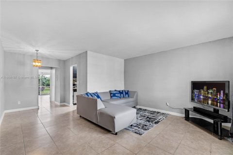 Condominio en venta en Miami Gardens, Florida, 1 dormitorio, 53.51 m2 № 1355382 - foto 1