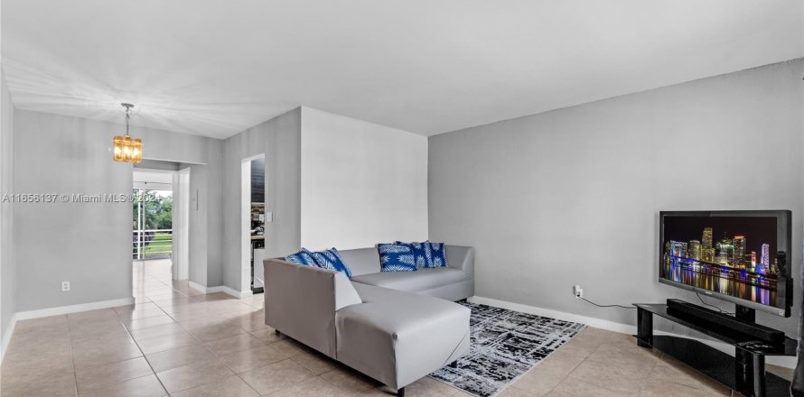 Condominio en Miami Gardens, Florida, 1 dormitorio  № 1355382