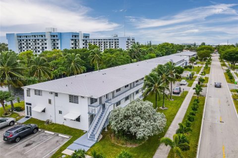 Condominio en venta en Miami Gardens, Florida, 1 dormitorio, 53.51 m2 № 1355382 - foto 13