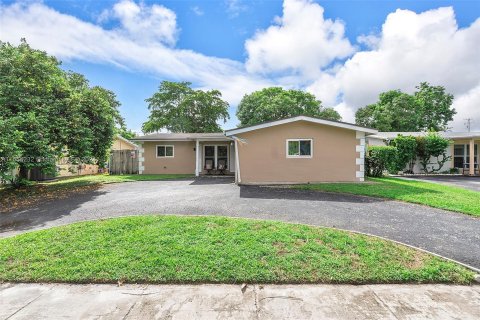 Villa ou maison à vendre à Sunrise, Floride: 3 chambres, 133.04 m2 № 1355466 - photo 2