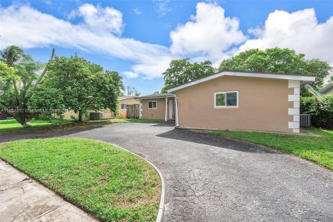 Villa ou maison à vendre à Sunrise, Floride: 3 chambres, 133.04 m2 № 1355466 - photo 3