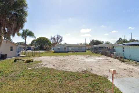 Terreno en venta en Holiday, Florida № 1248251 - foto 1