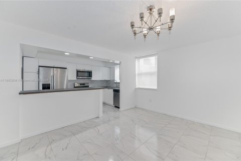 Copropriété à vendre à Aventura, Floride: 3 chambres, 128.21 m2 № 1377108 - photo 2