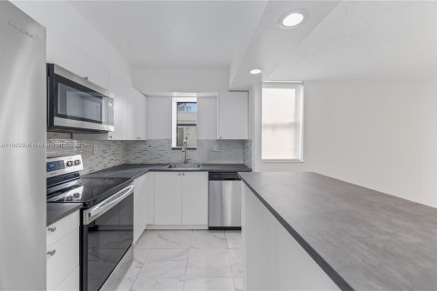 Condo in Aventura, Florida, 3 bedrooms  № 1377108 - photo 5