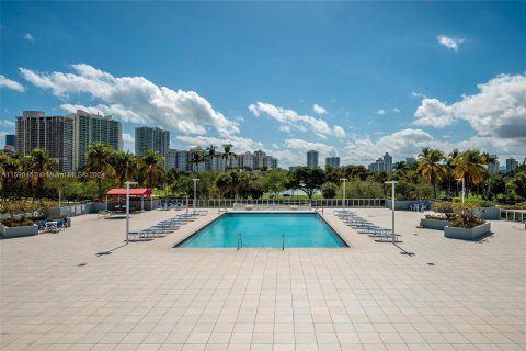 Copropriété à vendre à Aventura, Floride: 2 chambres, 106.09 m2 № 1180421 - photo 11