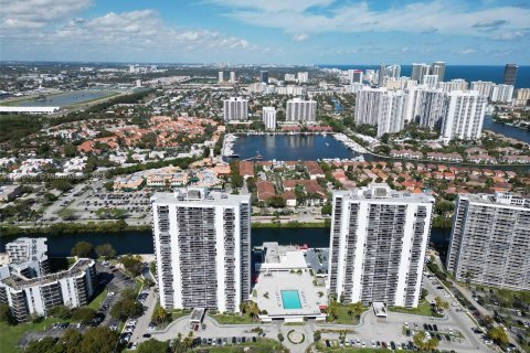 Condo in Aventura, Florida, 2 bedrooms  № 1180421 - photo 15