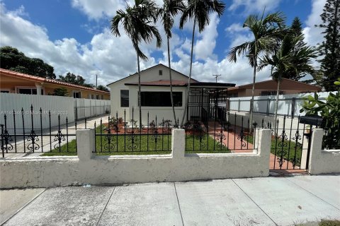 Villa ou maison à vendre à Hialeah, Floride: 3 chambres № 724456 - photo 2