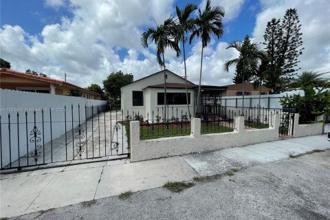 Villa ou maison à vendre à Hialeah, Floride: 3 chambres № 724456 - photo 1