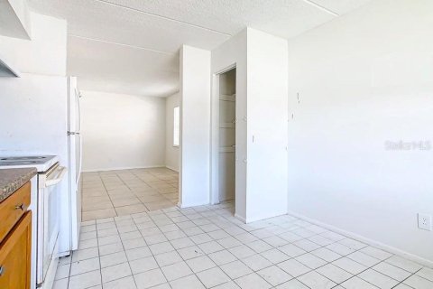 Condo in Saint Cloud, Florida, 2 bedrooms  № 1287616 - photo 17