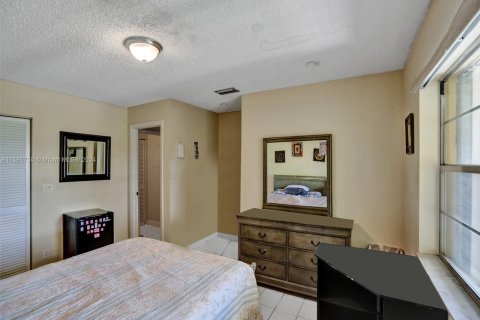 Condo in Tamarac, Florida, 2 bedrooms  № 1171564 - photo 13