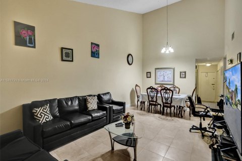 Condominio en venta en Tamarac, Florida, 2 dormitorios, 121.33 m2 № 1171564 - foto 8