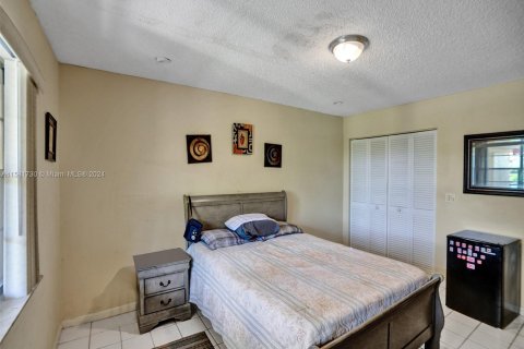 Condo in Tamarac, Florida, 2 bedrooms  № 1171564 - photo 14