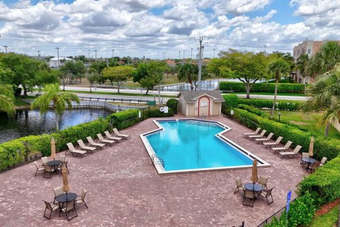 Villa ou maison à vendre à Tamarac, Floride: 2 chambres, 111.67 m2 № 1221406 - photo 1