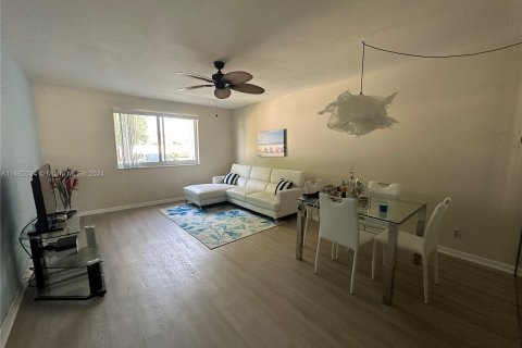 Condo in Fort Lauderdale, Florida, 1 bedroom  № 1370414 - photo 25