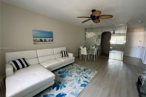 Condo in Fort Lauderdale, Florida, 1 bedroom  № 1370414 - photo 18