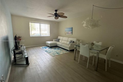 Condo in Fort Lauderdale, Florida, 1 bedroom  № 1370414 - photo 23