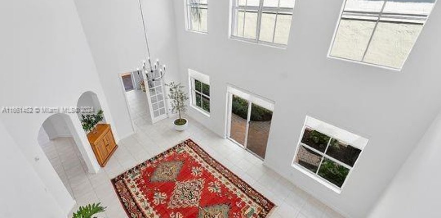 Villa ou maison à Doral, Floride 4 chambres, 249.16 m2 № 1370375