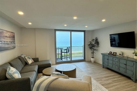 Condominio en alquiler en Surfside, Florida, 1 dormitorio, 79.62 m2 № 1370374 - foto 5