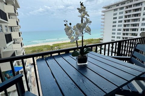 Condominio en alquiler en Surfside, Florida, 1 dormitorio, 79.62 m2 № 1370374 - foto 11