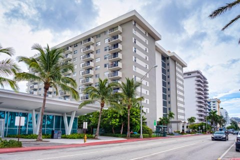 Copropriété à louer à Surfside, Floride: 1 chambre, 79.62 m2 № 1370374 - photo 3