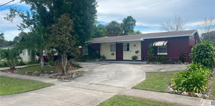 House in Deltona, Florida 4 bedrooms, 143.16 sq.m. № 1347214