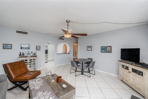 Condo in Satellite Beach, Florida, 2 bedrooms  № 1377782 - photo 15