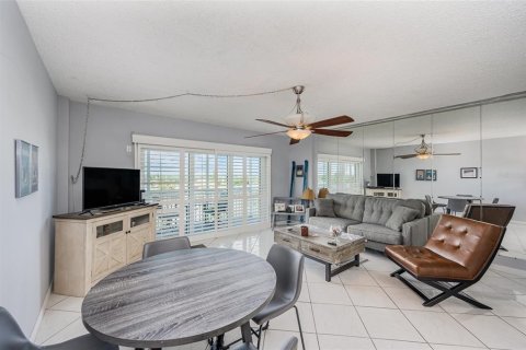 Condo in Satellite Beach, Florida, 2 bedrooms  № 1377782 - photo 14