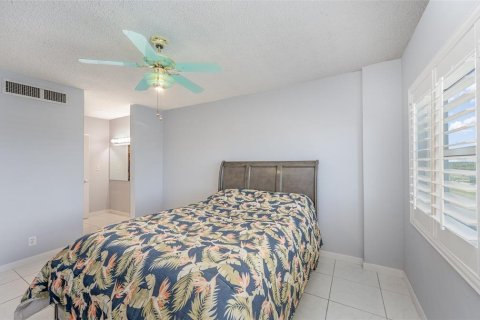 Condo in Satellite Beach, Florida, 2 bedrooms  № 1377782 - photo 22