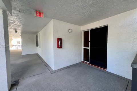 Copropriété à vendre à Weston, Floride: 2 chambres, 128.39 m2 № 975963 - photo 5