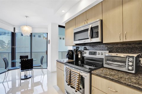 Condo in Aventura, Florida, 2 bedrooms  № 1383586 - photo 28