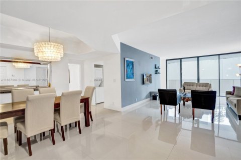 Copropriété à vendre à Aventura, Floride: 2 chambres, 136.57 m2 № 1383586 - photo 17