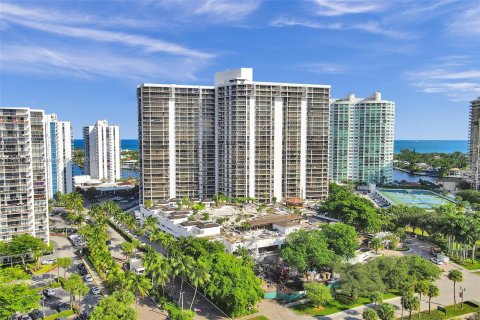 Condominio en venta en Aventura, Florida, 2 dormitorios, 136.57 m2 № 1383586 - foto 12