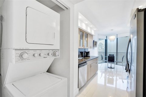 Condo in Aventura, Florida, 2 bedrooms  № 1383586 - photo 26