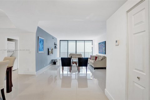 Condominio en venta en Aventura, Florida, 2 dormitorios, 136.57 m2 № 1383586 - foto 16