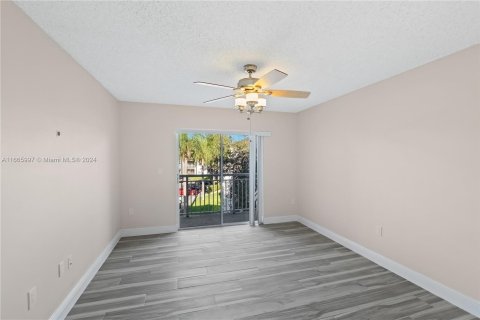 Condo in Cutler Bay, Florida, 2 bedrooms  № 1380567 - photo 10