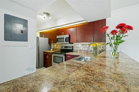 Condo in Cutler Bay, Florida, 2 bedrooms  № 1380567 - photo 4