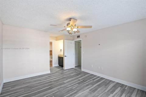 Condo in Cutler Bay, Florida, 2 bedrooms  № 1380567 - photo 17