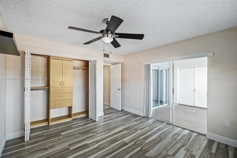 Condo in Cutler Bay, Florida, 2 bedrooms  № 1380567 - photo 18