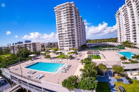 Condo in Aventura, Florida, 2 bedrooms  № 1380623 - photo 29